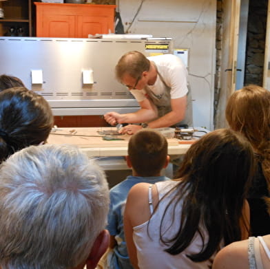 Visits to the workshop of Sébastien Dugué, master glassmaker