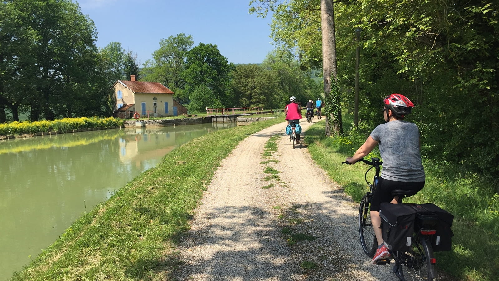 Guided day trip by bike - Along the Burgundy canal