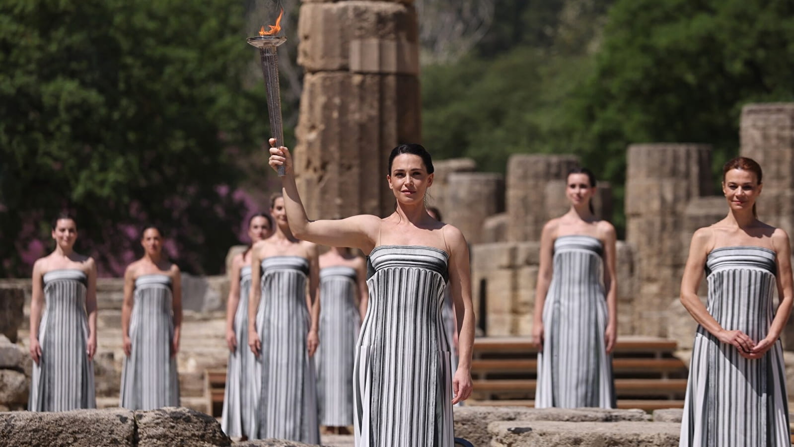 The 2024 Olympic flame passes through Côte-d'Or