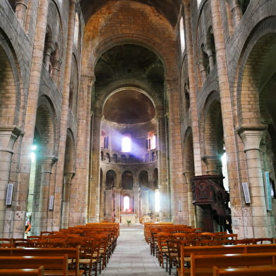 Guided tour: Saint Etienne Church by Regards sur la Cathédrale