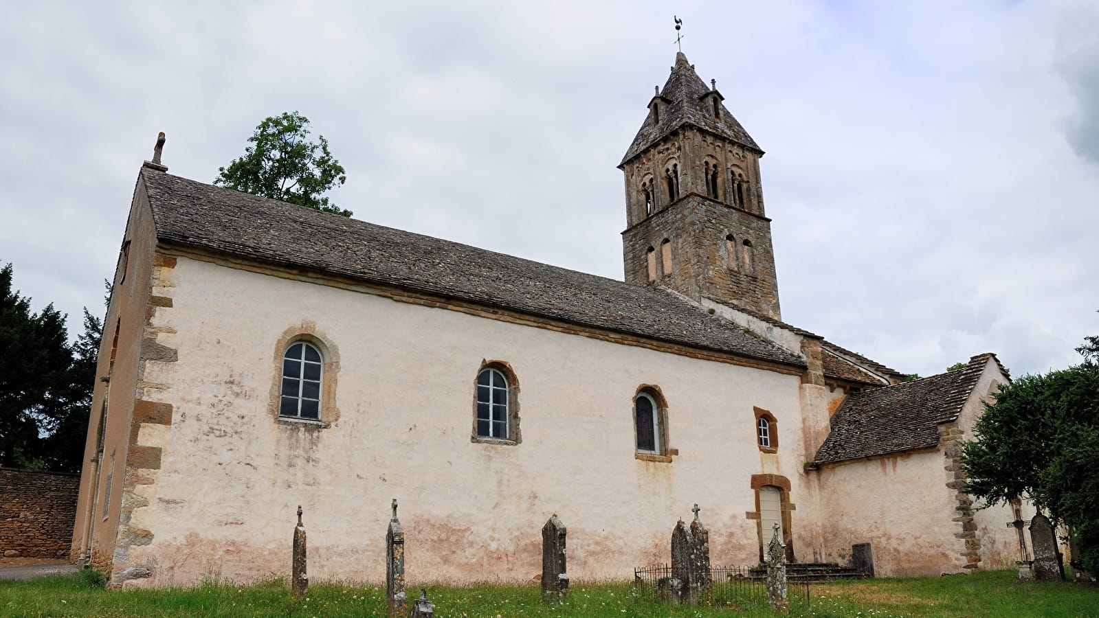 Eglise Saint-Donat et tombeau de Lamartine