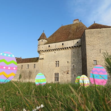 Egg hunt at the castle