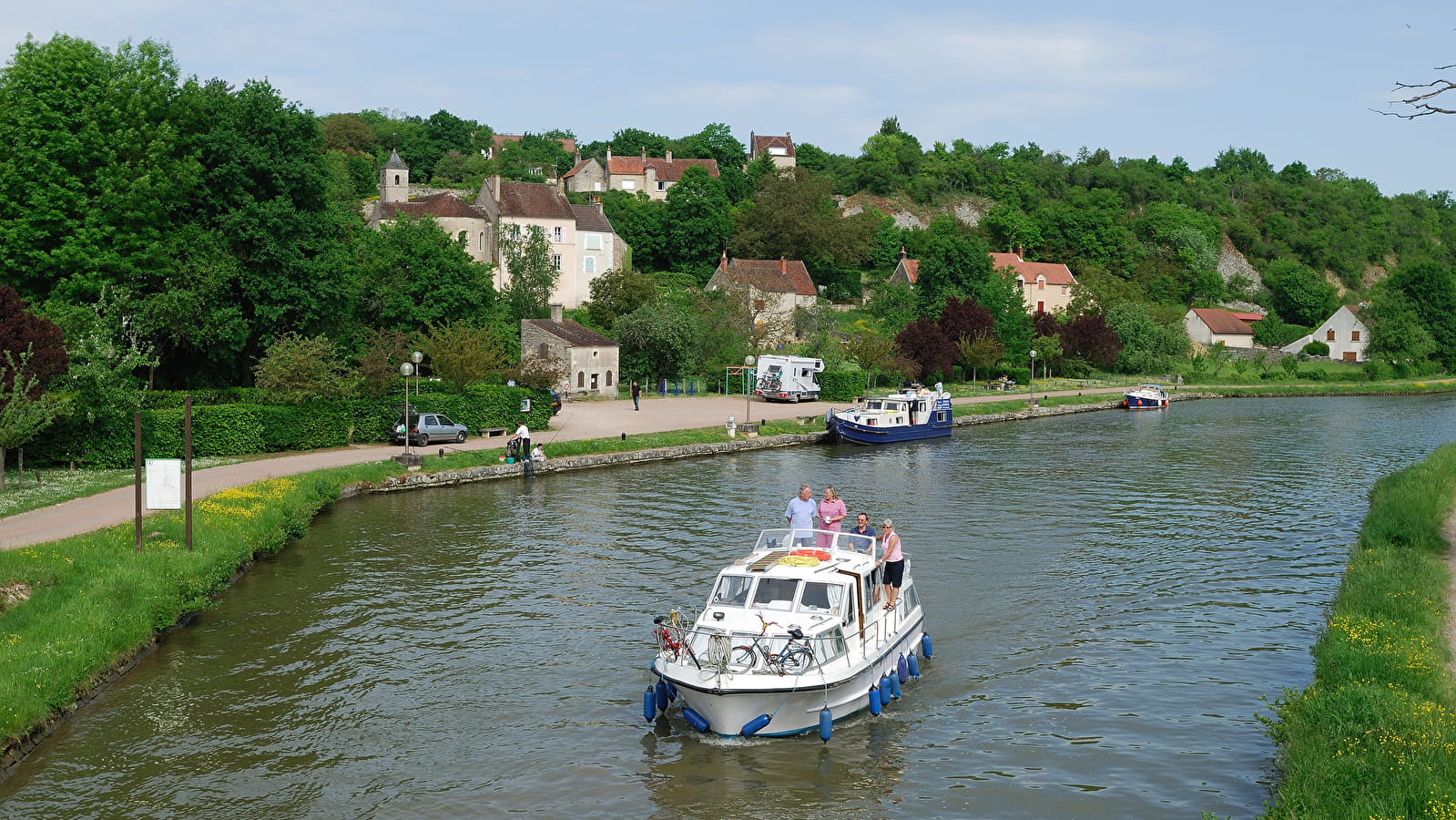 The Yonne meander circuit
