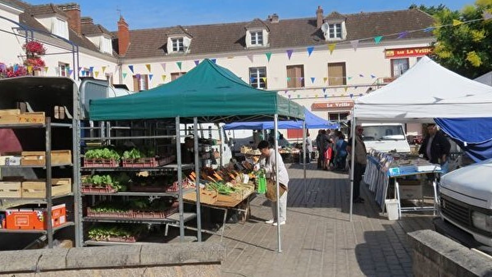 Weekly market in Neuvy-sur-Loire