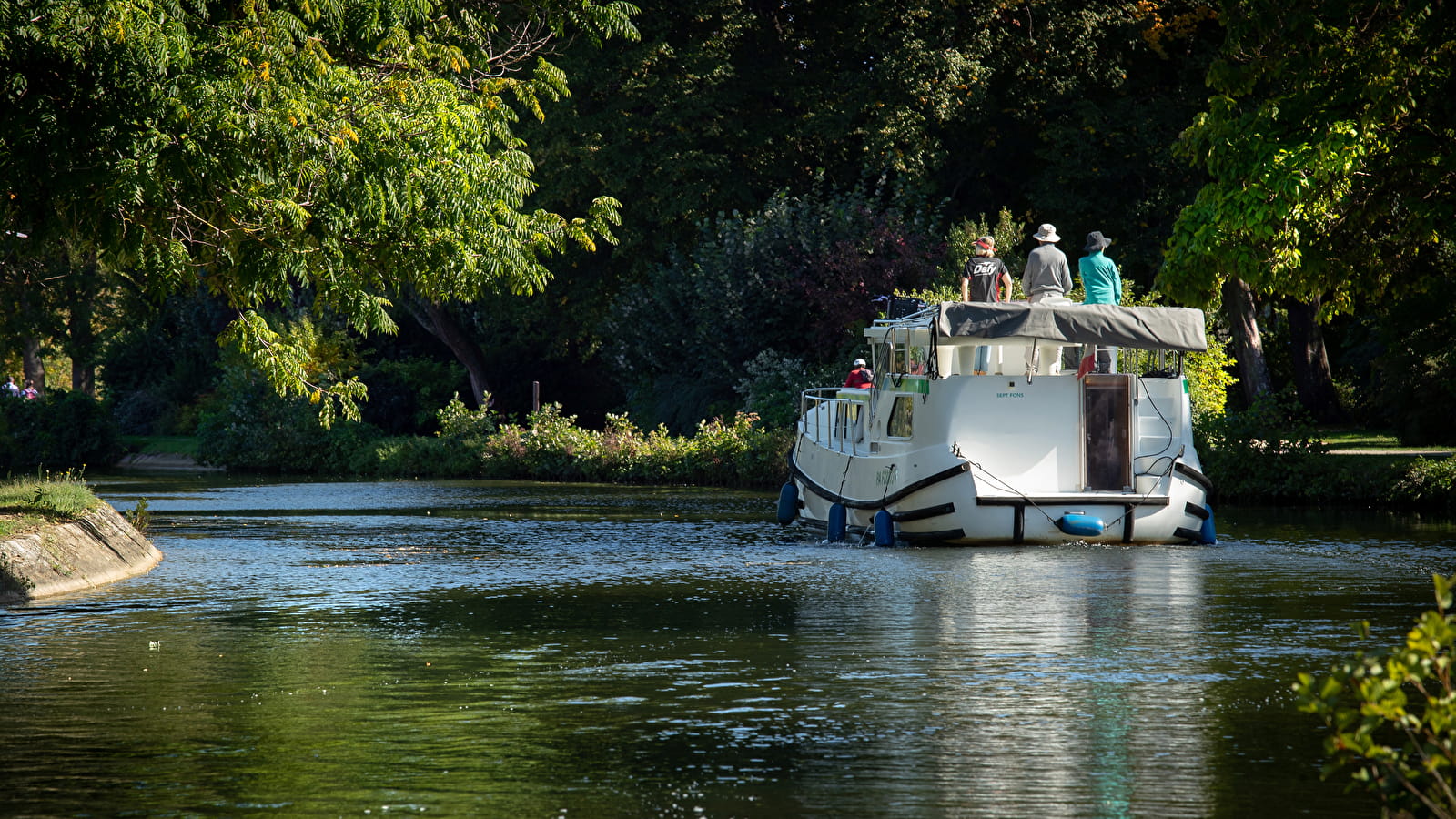 Discover the history of the Canal du Nivernais, from timber rafting to roaming!