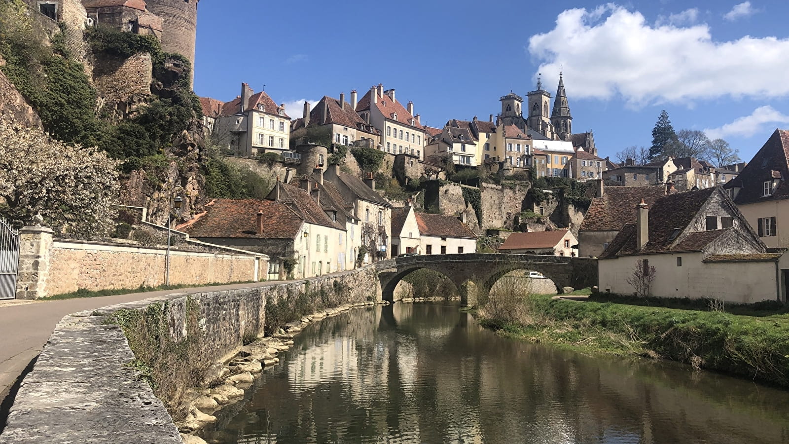 Guided tour of Semur-en-Auxois from top to bottom!