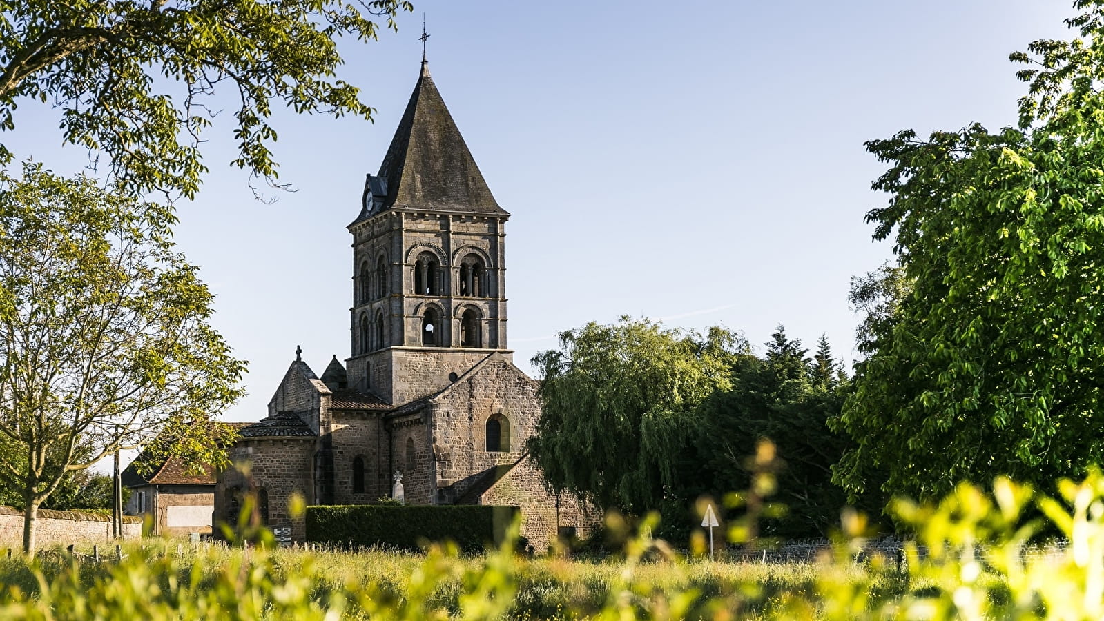 Eglise romane Saint-Pierre-aux-Liens