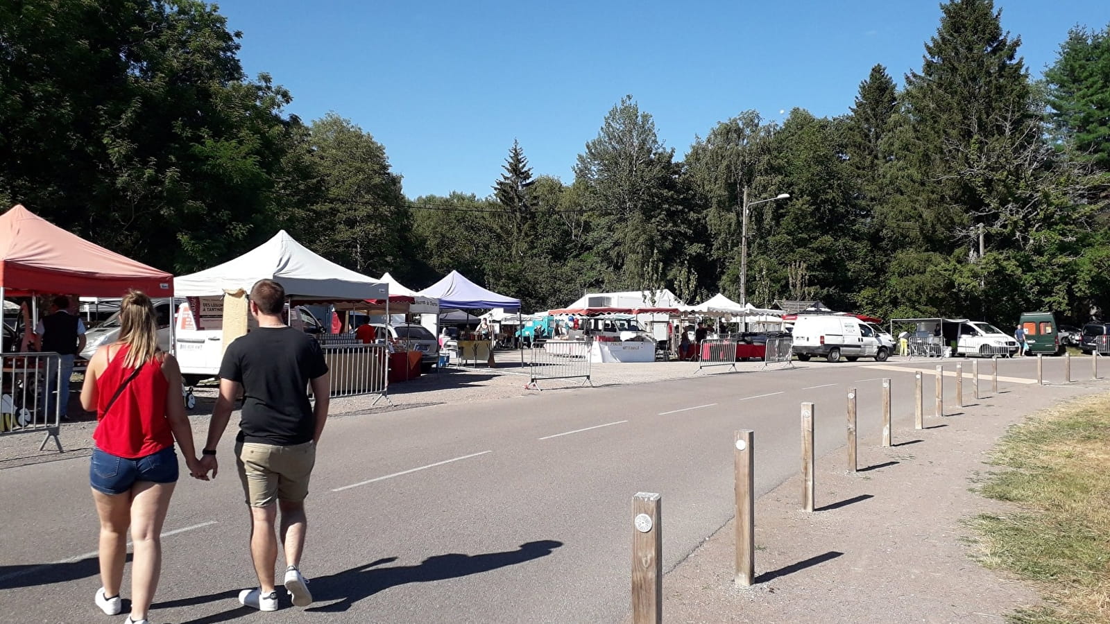 Night market at Lac des Settons