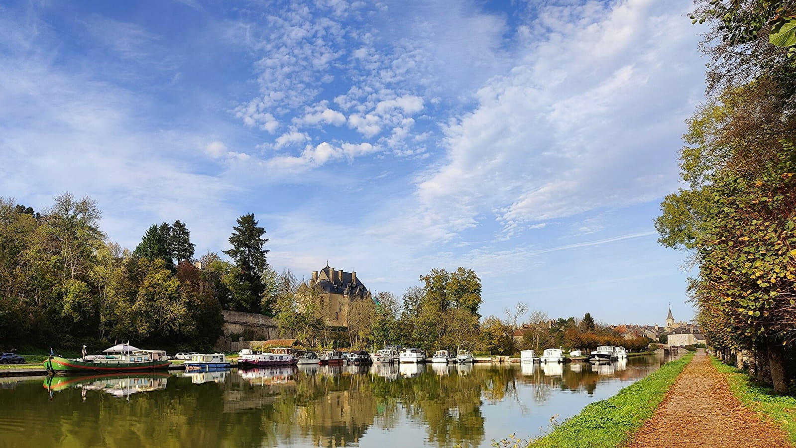 The Nivernais Canal from Châtillon-en-Bazois to the Fleury lock
