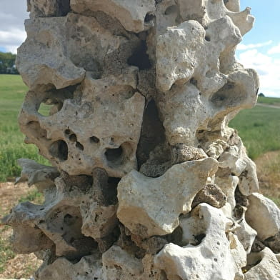 La croix Pothey - Calvaire en pierres percées